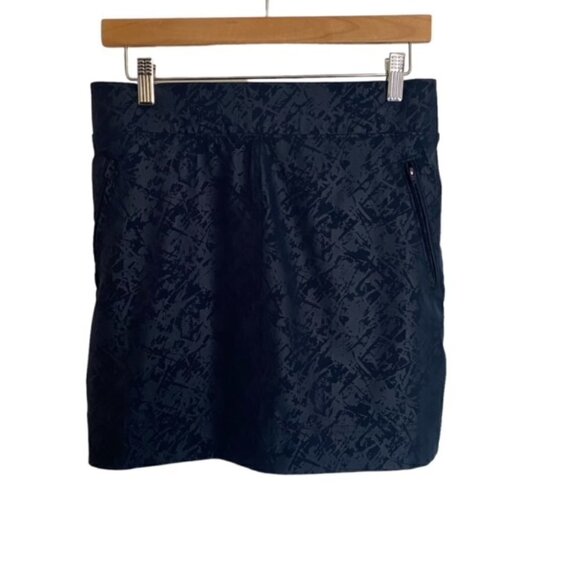 Orvis Navy Embossed Pull On Travel Skort Small - Picture 2 of 5